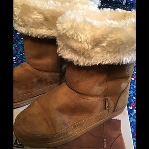 Women’s size 9 tan color gander mountain snow trekker  boots